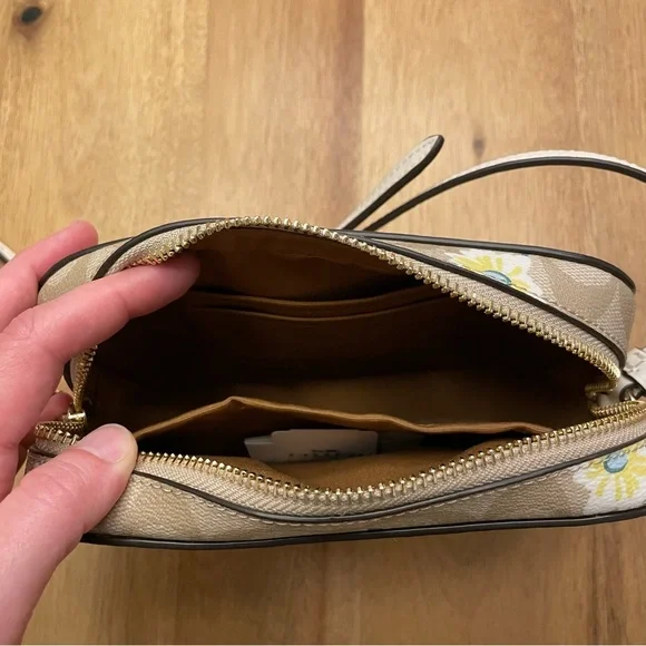 Coach Set Camera Bag & Wristlet!! NWT signature pattern with daisy accents! - Picture 8 of 15